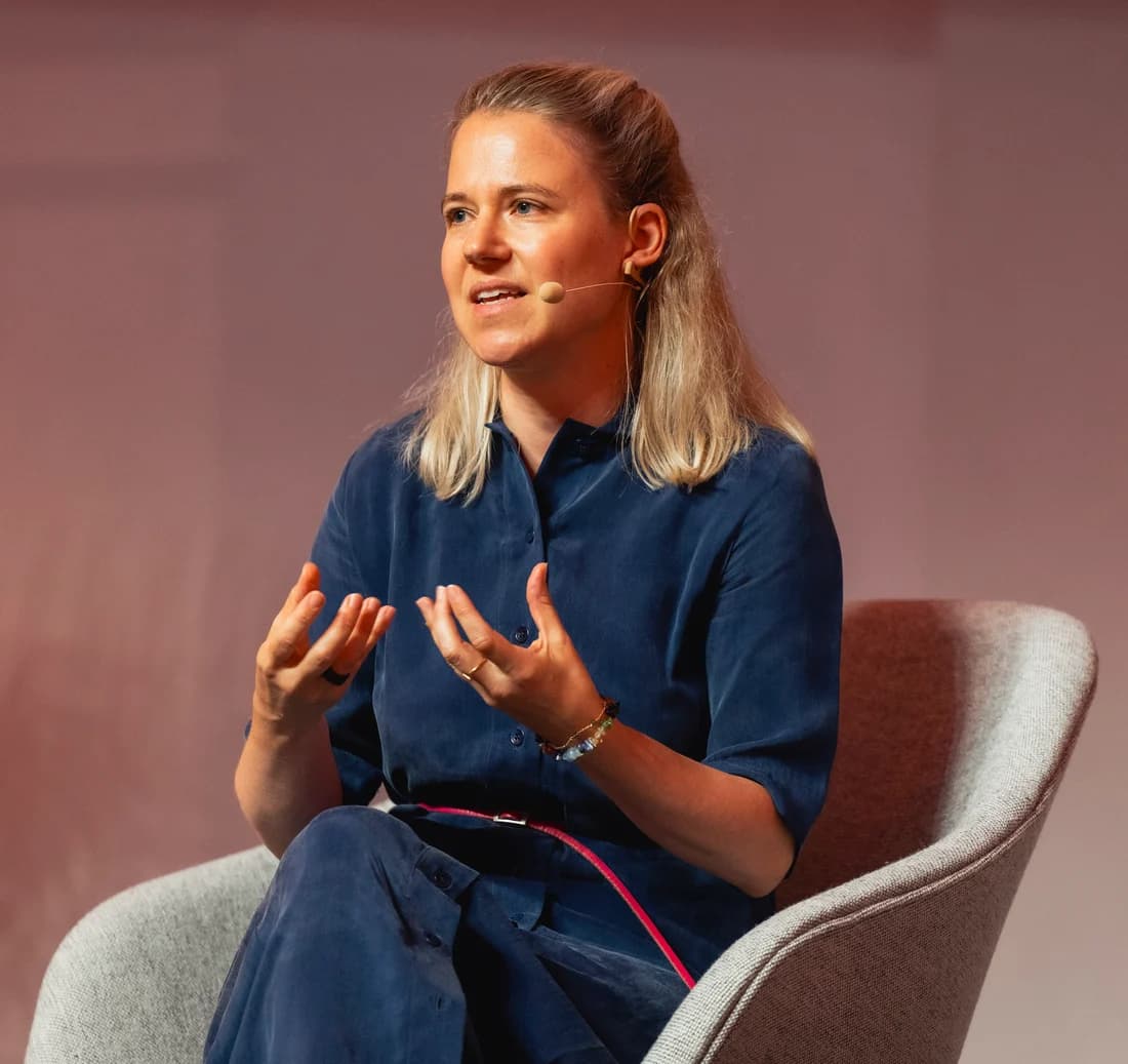 Fabienne Doerig speaking at an event